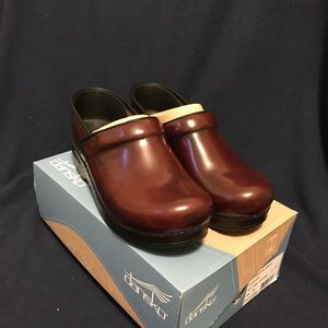 Dansko clogs- Cordovan (Burgandy)